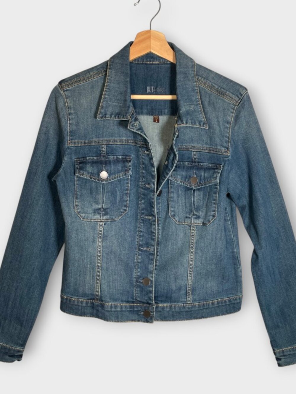 Kut from the Kloth Denim Trucker Jacket Woman's L Medium Wash